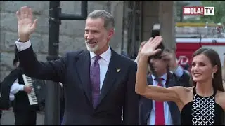 Letizia y su vestido de terciopelo y cuello halter en los Premios Princesa de Asturias | ¡HOLA! TV