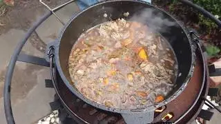 Cooking with beer and fire. Beef stew/ Готовим на костре. Тушеная говядина с  пивом.