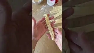 How to Braid Lattice Pie Crust #recipe #thanksgivingrecipes #piecrust