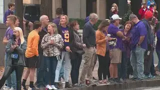 Fans flood the streets of Atlanta for CFA Peach Bowl