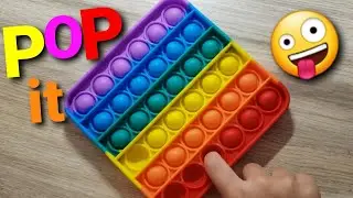 Pop it.The child is playing pop it. Ребенок играет с попит