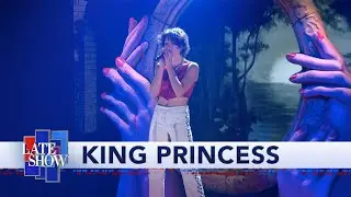 King Princess: "Hit The Back"