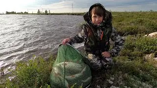 НЕ ЗРЯ ПЁРЛИСЬ В ТАКУЮ ДАЛЬ НА РЫБАЛКУ! ОКУНЯРЫ ХВАТАЛИ ВСЁ ПОДРЯД И ДАЖЕ ЩУКА ОТЗЫВАЛАСЬ!