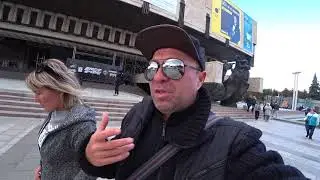 Сегодня прохладно, но в одежде не привычно / Выбрались на  прогулку по Харькову