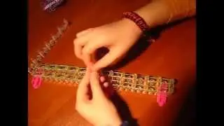 Идеи рукоделия.Поделка. Плетём браслет двойная лесенка из резинок Rainbow Loom на станке.Урок 2.