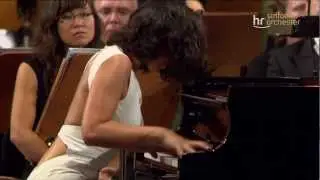 Schumann: Klavierkonzert ∙ hr-Sinfonieorchester ∙ Khatia Buniatishvili ∙ Paavo Järvi