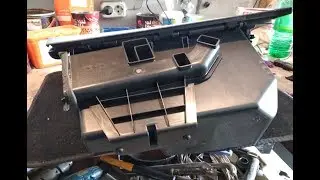 Lada Vesta. Устранение скрипов бардачка