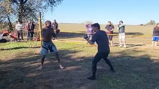 Mexican boxer vs MMA fighter !!! Fast Run !!!