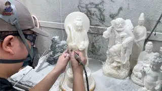 The stunning process of the artisan using white jade to carve the mythical Chinese old man