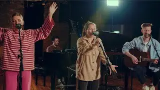 Look To The Lamb (feat. Lindy Cofer, Bryan & Katie Torwalt) // Jesus Culture // Acoustic