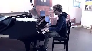 Juléon Flierman speelt Sonata no.14 opus 27 van L.van Beethoven deel 1 en 3.