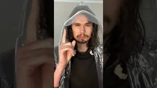 Почему я в дождевике? 