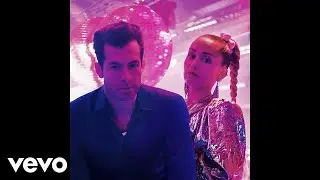 Mark Ronson - Nothing Breaks Like a Heart ft. Miley Cyrus (Vertical Video)