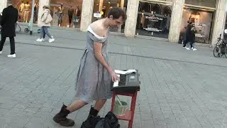 Ein Mann kann gar nichts - Blödsinn am Keyboard ( Teil 4 ) am Kröpcke / Hannover 26.10.2024