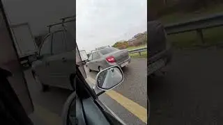 Езда по обочине в запрещенном месте, Восточный обход, постоянно такое, мешают проезду скорой
