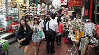 Walking At Pratunam Market, Thai street Food In Bangkok, Thailand