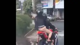 Kelakuan Cewek Saat Di Bonceng Cowoknya Naik Motor, Ternyata Begini Yahhh..