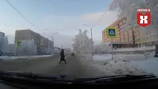Кинул камень в автобус на улице Бредова