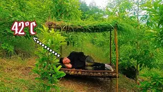 72 Hours solo Bushcraft - Building a Survival Shelter to Avoid the 42°C