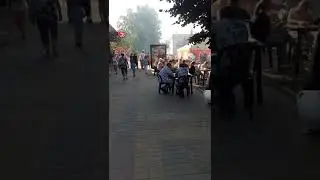 День города в нашей провинции .Дружное застолье на верандах кафе .