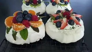 The Perfect Dessert for any occasion: Meringue: Easy Mini Pavlovas