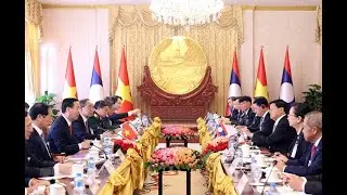 President holds talks with Party General Secretary, President of Laos