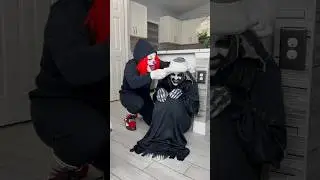 Clown helps good monster 👍👻 