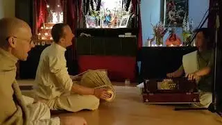 Arjuna Krishna das - Vrindavan style kirtan
