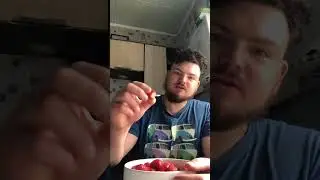 Легкий завтрак клубникой