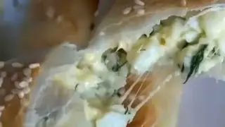 Что приготовить на завтрак?! Приготовь трубочки из лаваша с сыром и яйцом! Вкусное сочетание.