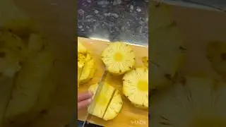 How to cut pineapple #pineapple #pineapplecutting #cuttingskills #chopping #satisfying #cuttingfruit