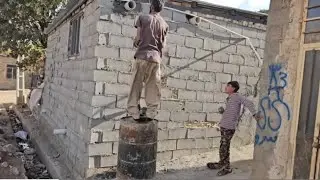 Master Mustafa giving money to a girl who takes care of her children