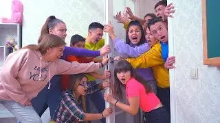 НОВЕНЬКИЕ ВЫГНАЛИ СТАРЕНЬКИХ СО ШКОЛЫ!!! У ДАШИ БОЛЬШИЕ ПРОБЛЕМЫ