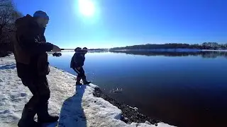 ВОТ ЭТО ПОИМКА! Наконец-то начались раздачи на РЫБАЛКЕ ВЕСНОЙ на спиннинг!