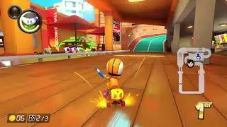 You can actually hold 3 items on Mario Kart 8 Deluxe