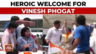 Vinesh Phogat Back In India From Paris, Gets Emotional After Seeing Heroic Welcome | India Today