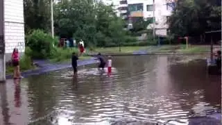 Дети в луже полностью