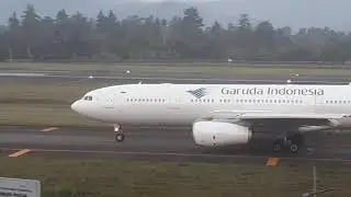 PESAWAT WIDEBODY GARUDA INDONESIA TAXIING & TAKE OFF DI MANADO 🛫