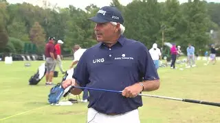 Fred Couples tests his 3-wood while mic’d up on the range