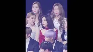 Jisoo's reaction when V gave flying kiss 😘😍😉 #jisoo #kimtaehyung #taesoo #vsoo