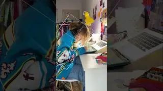 Я: да почему у меня постоянно болит спина? Также я: косплею золотое сечение, пока рисую