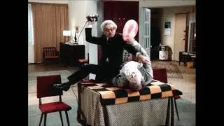 На каждом углу жена!?