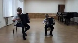 987. Подзвозных Иван, Ковальчук Елена Геннадьевна, 8 лет. «Я на горку шла» в обр. М. Троицкого