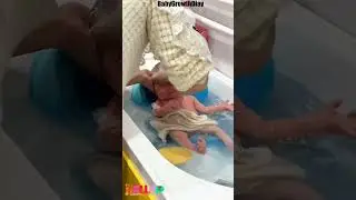 Is Bathing Your Newborn a Hassle? Discover the Baby Bather Seat!