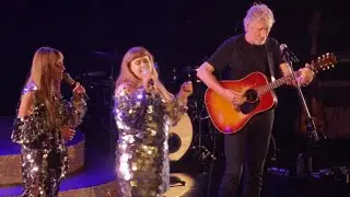 Roger Waters surprise guest appearance with Lucius - 
