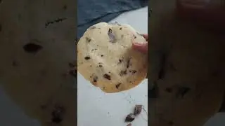 1 Minute Microwave CHOCOLATE CHIP COOKIE!