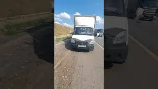 Врезался на М4 в отбойник