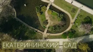 Полет на дроне в городском парке