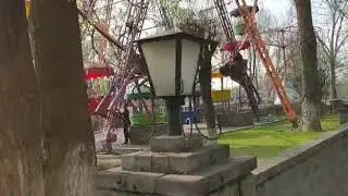 В Алматы в парке развлечений Family Park остановилось колесо обозрения