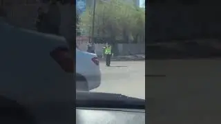 Регулировщик, который немножко запутался. Мечеть Бала Кажы. Караганда